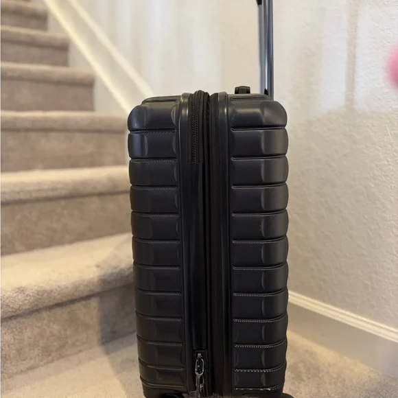 Delsey Horizon Carry-On Spinner Black TSA Lock Pallet New (No Box)